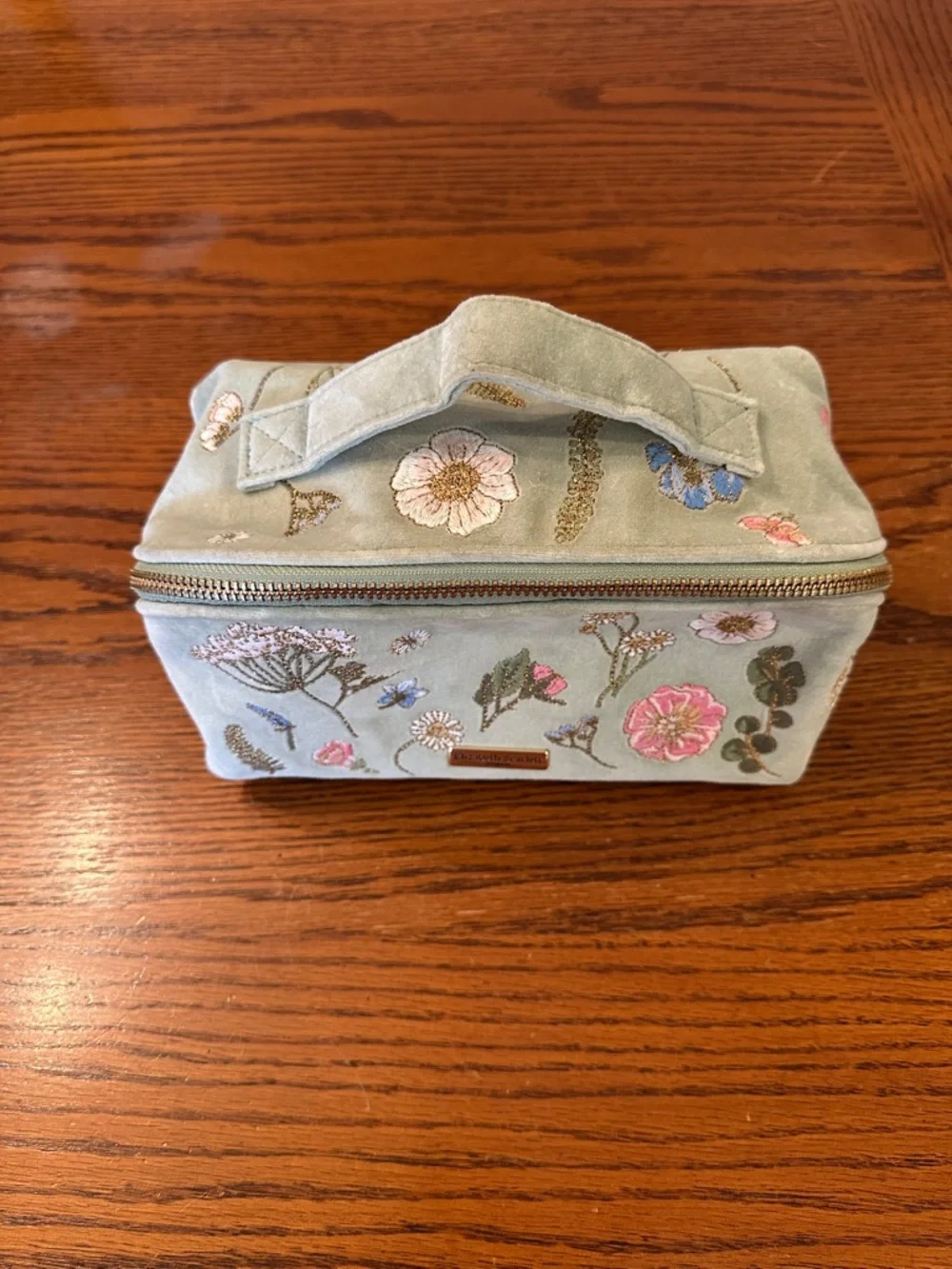 Elizabeth Scarlett makeup bag - Picture 2 of 6